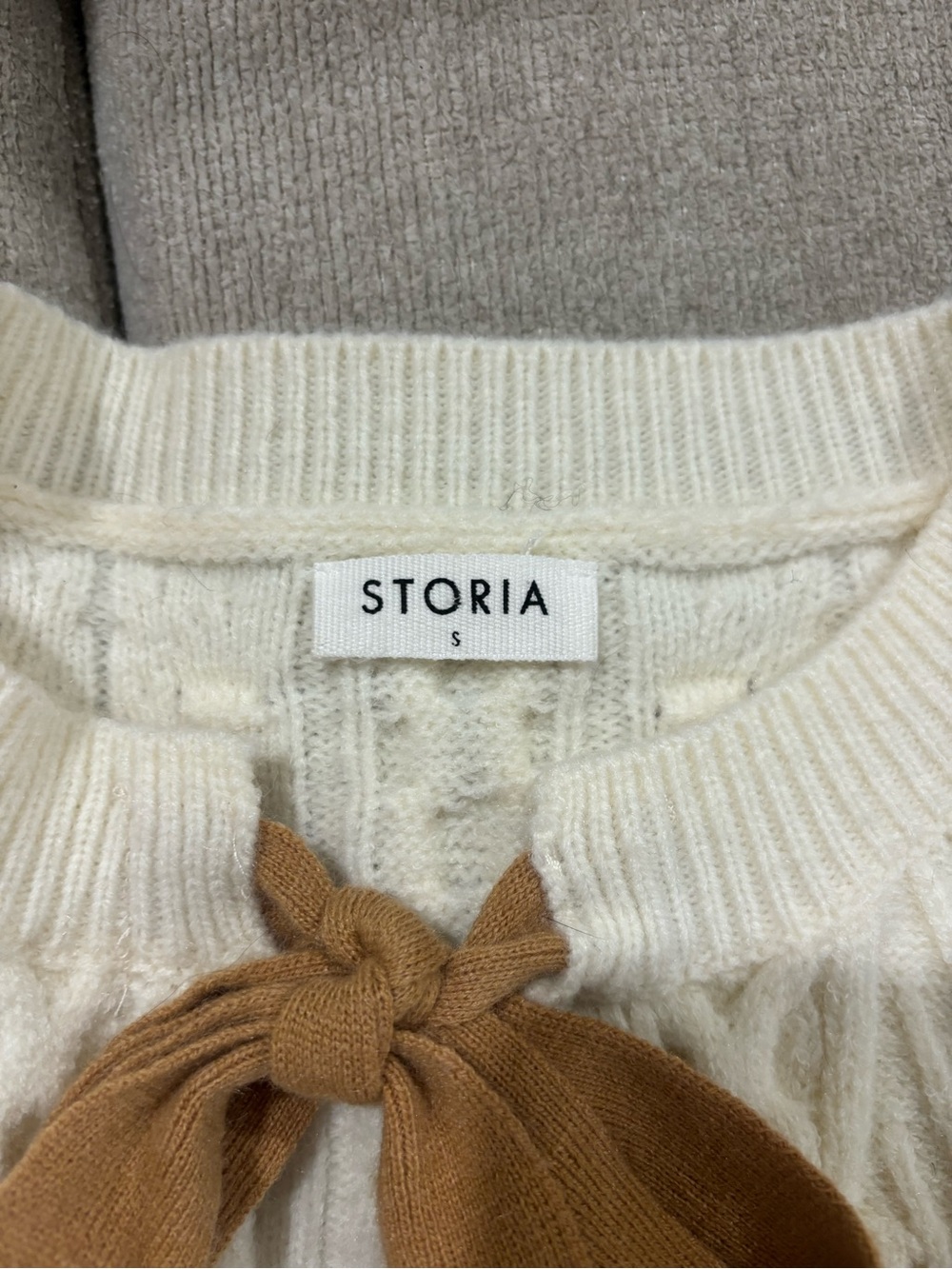 Storia Cream Cable-Knit Cropped Cardigan with Brown Ribbon Ties - Picture 4 of 5